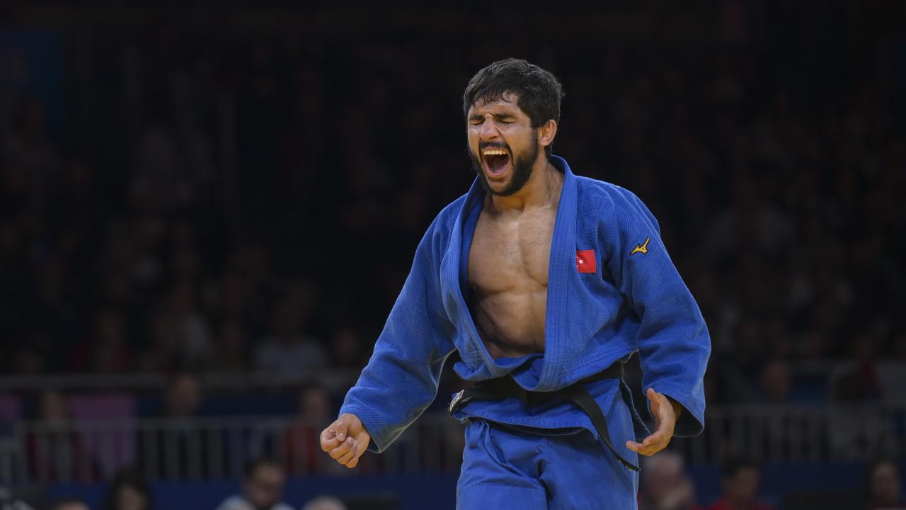 Milli judocu Salih Yıldız, yarı finale yükseldi ve madalyayı garantiledi